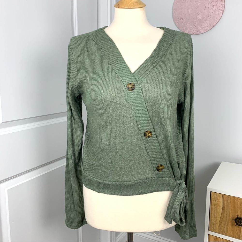 NWT Hippie Rose Size XL Women’s Faux Button Sweater Top, Tie at Waist, Green